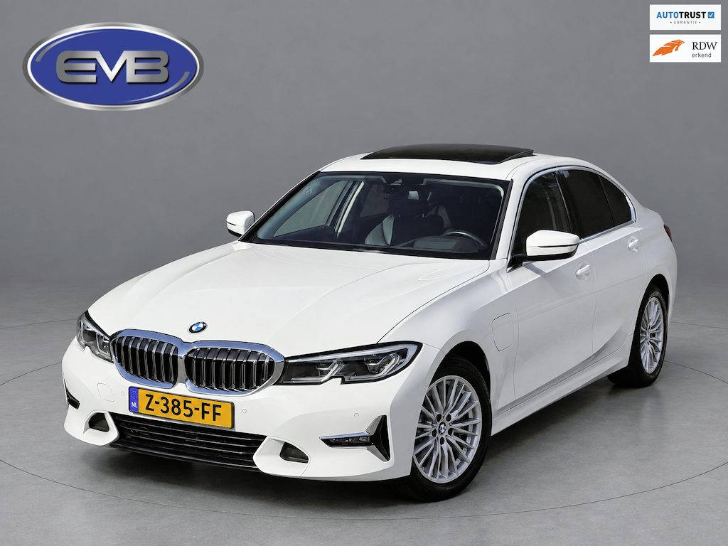BMW 3-Serie 330e Automaat High Executive, schuifdak, lederen sportinterieur, headup display, stoelverwarming