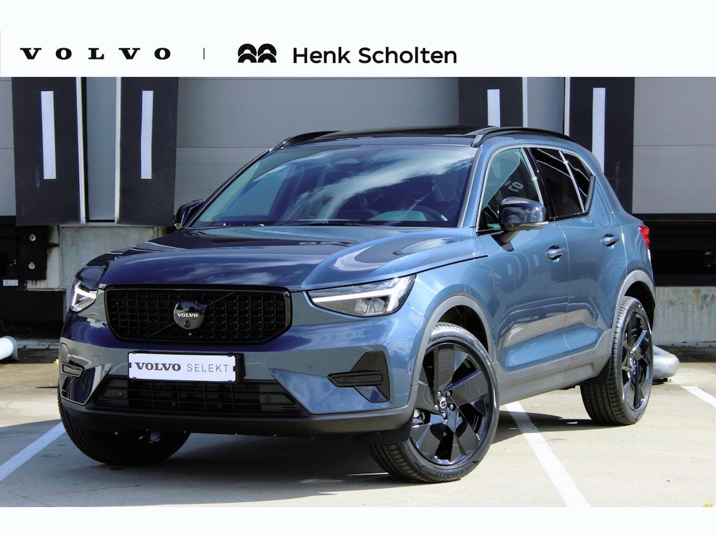 Volvo XC40 B4 Plus Black Edition | Verwarmbare voorstoelen | Verwarmbaar stuurwiel | Premium audio by Harman Kardon | Panoramadak | Rondom zichtcamera | Verwarmbare voorruit | 20 inch Lichtmetalen velgen | Alarmklasse 3
