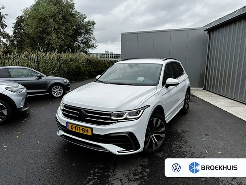 Volkswagen Tiguan 1.4 TSI eHybrid R-Line Business+ l 20" Suzuka l IQ Light l Matric LED l Stoel / Stuurverwarming l Head Up Display l R-Line int. l