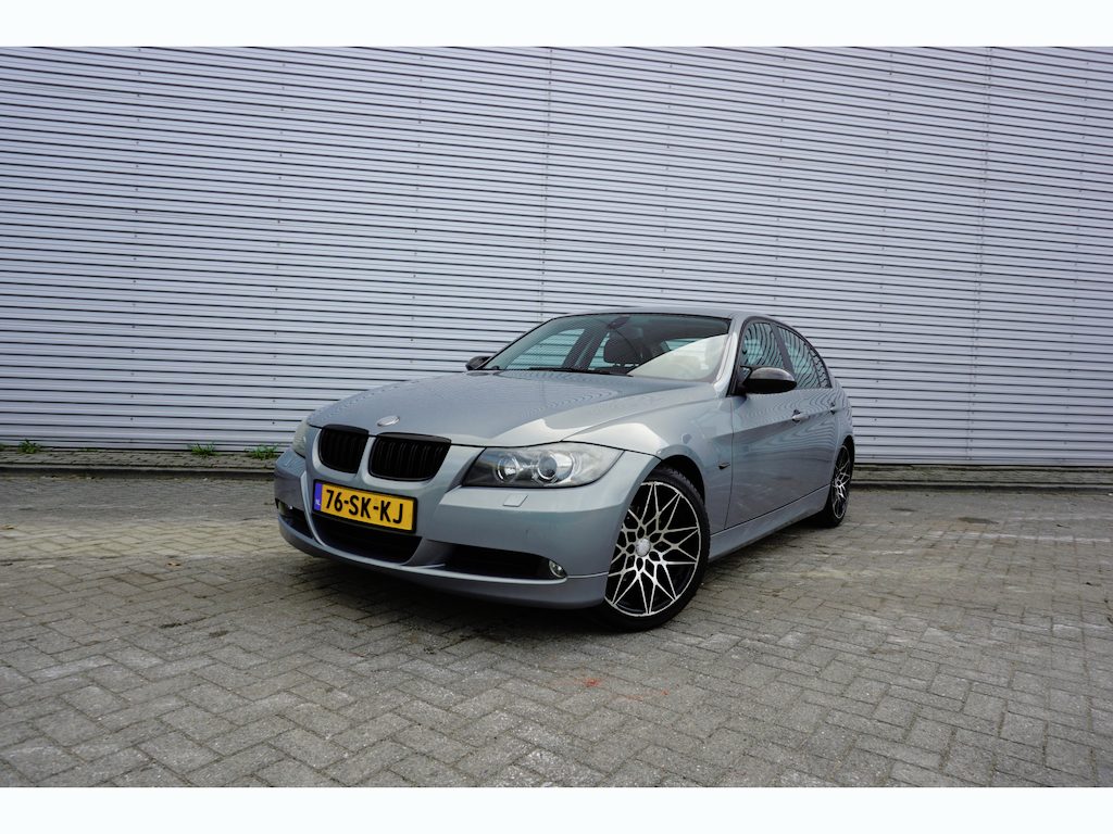 BMW 3-Serie 320i Executive Airco / Cruise / Parkeers. / Elektr. ramen / Lm velgen / NAP /
