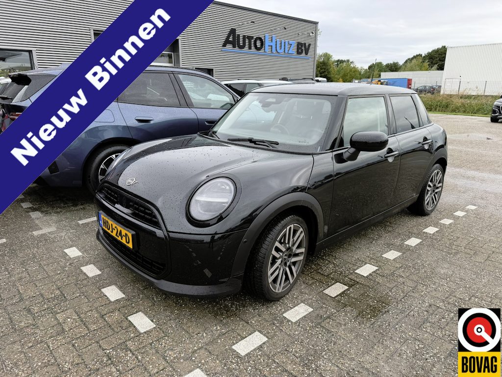 MINI Cooper 5-Deurs 1.5 C Classic XS Achteruitrijcamera Stuurverwarming Stoelverwarming Carplay