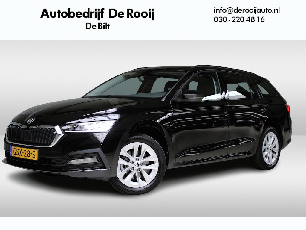 Skoda Octavia Combi 1.4 TSI iV PHEV Business Edition | Panoramadak |  Navigatie | PDC + Camera | Trekhaak