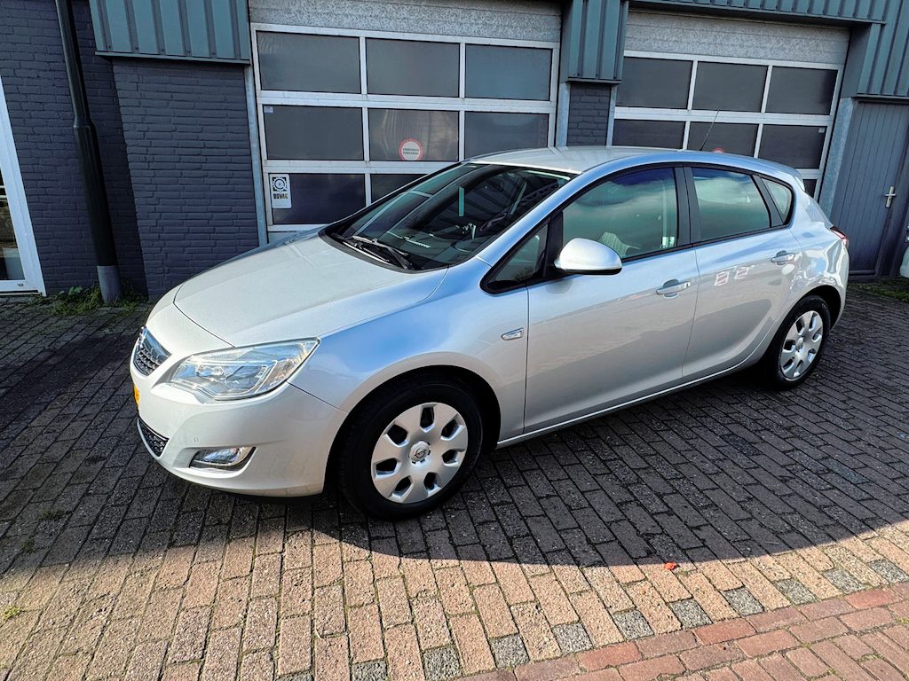 Opel Astra 1.6 Edition Automaat