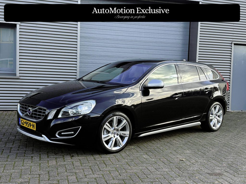 Volvo V60 1.6 T4 Kinetic Xenon|Pano|Cruise|Trekhaak|Stoelverwarming|Leder