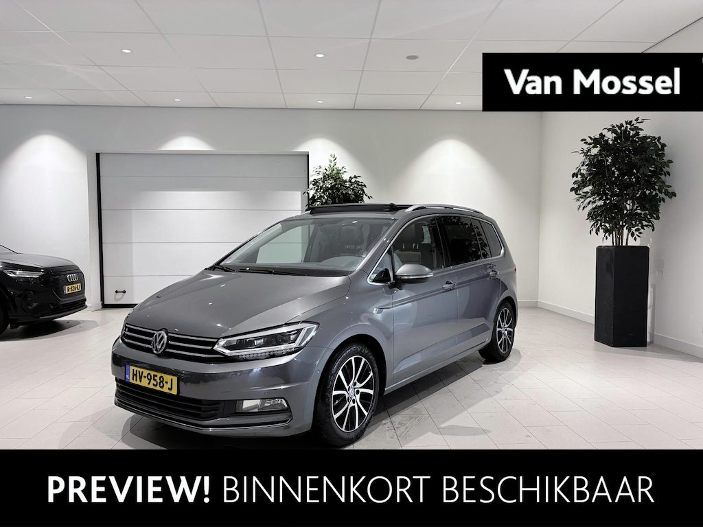 Volkswagen Touran 1.4 TSI Highline | Carplay | Achteruitrijcamera | Panoramisch-schuifdak | Parkeersensoren voor + Achter | Stoelverwarming | Navigatie | Adaptieve cruise control |