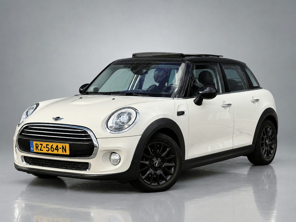 MINI Cooper 5-Deurs 1.5 Chili Serious Business|Pano|H&K|Stoelverwarming|LED|Navigatie|PDC