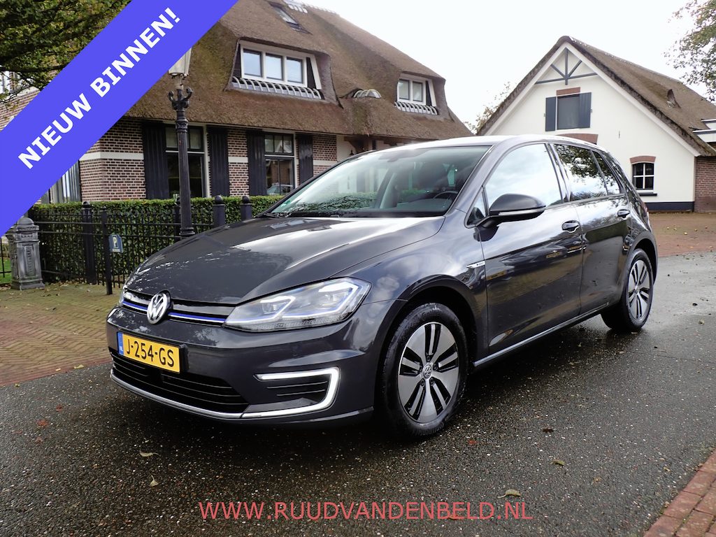 Volkswagen E-Golf E-DITION 89%SOH // WARMTEPOMP !! CARPLAY / ACC / NAVIGATIE /