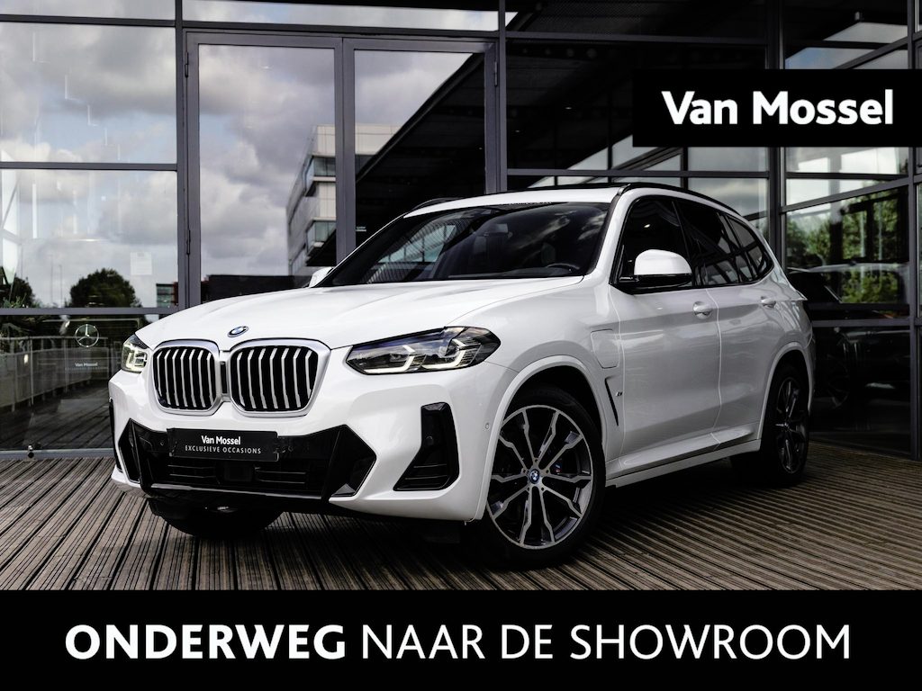 BMW X3 xDrive30e High Executive | M-SPORT | 20 INCH M-SPORT | PANORAMA/SCHUIF-KANTELDAK | ADAPTIVE CRUISE CONTROL | HARMAN KARDON | STOELMEMORY | KEYLESS | HEAD-UP | MINRALWEISS METALLIC |