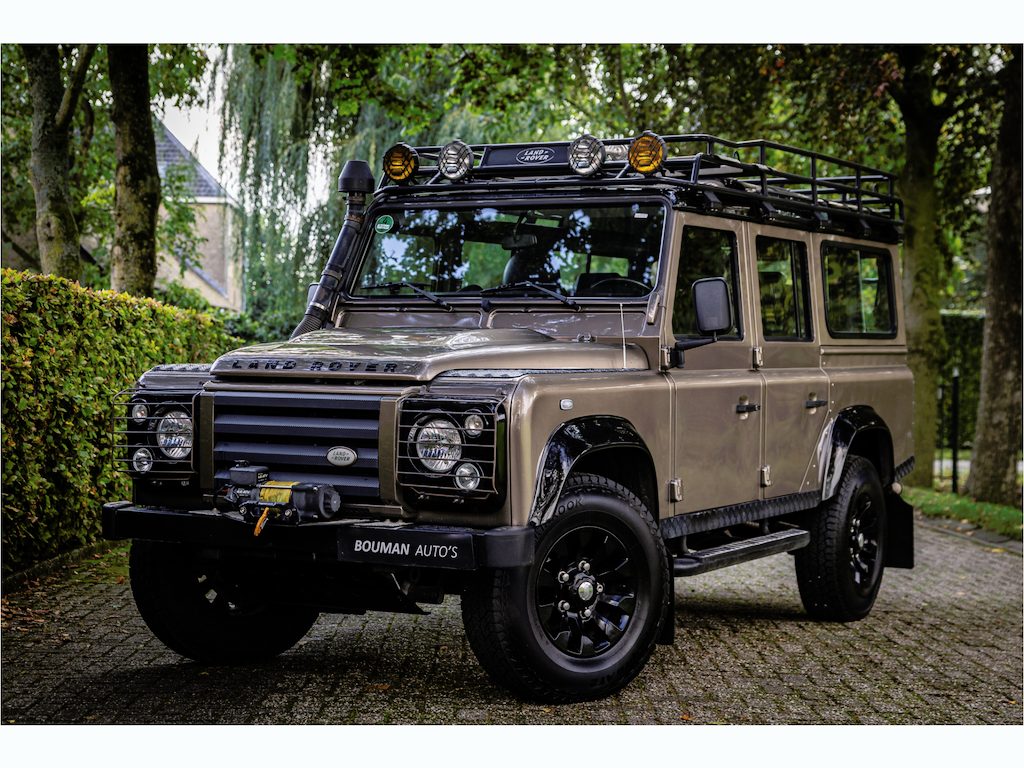Land Rover Defender 2.2 D SW 110" Rough Edition 7-Persoons Lier Standverwarming