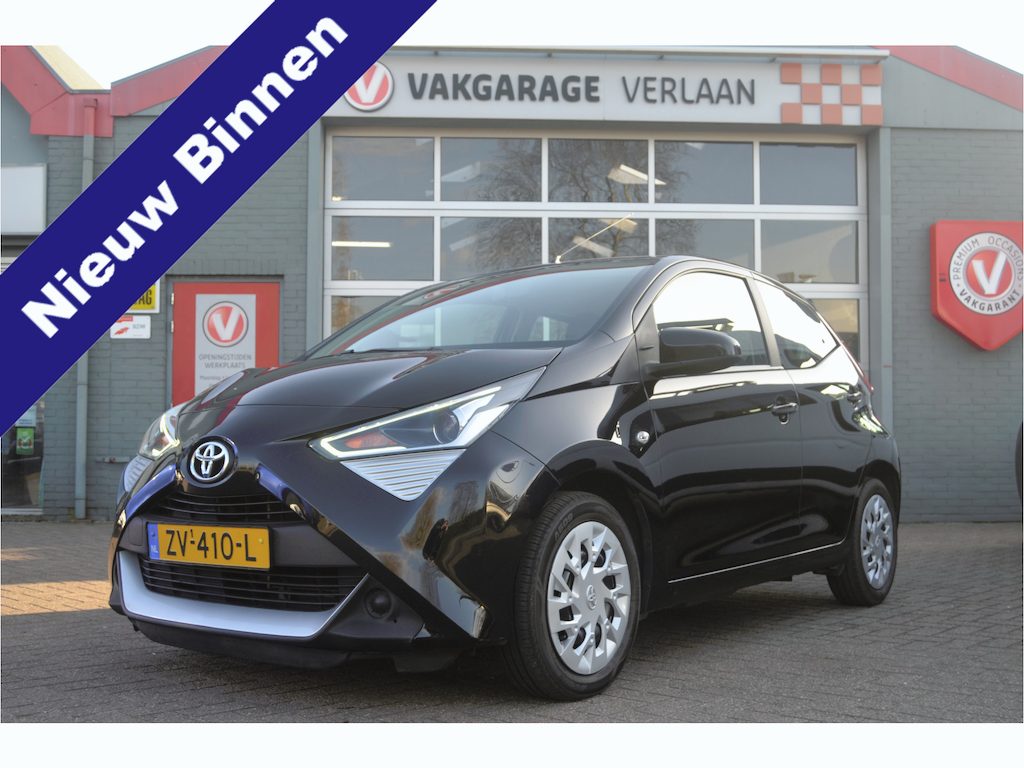 Toyota Aygo 1.0 VVT-i x-play limited nav camera 12 mnd.gar.