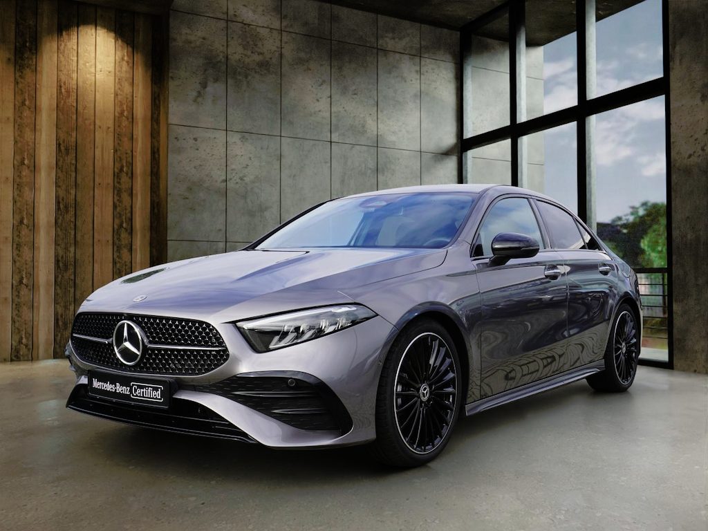 Mercedes-Benz A-klasse A 180 Limousine AMG Line | Panoramadak | Nightpakket | Apple Carplay | Achteruitrijcamera | Stoelverwarming