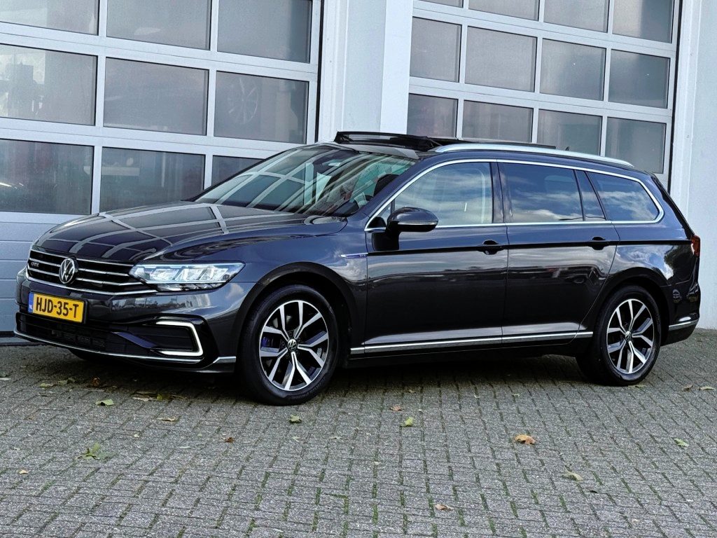 Volkswagen Passat 1.4 TSI GTE Business Pano Virtual Camera ACC Trekhaak Dealeroh!