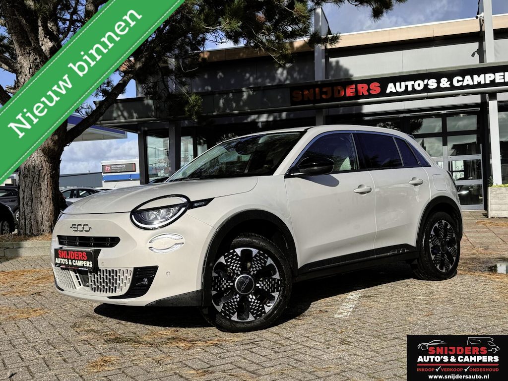 Fiat 600 600e Signature 54 kWh luxe uitvoering