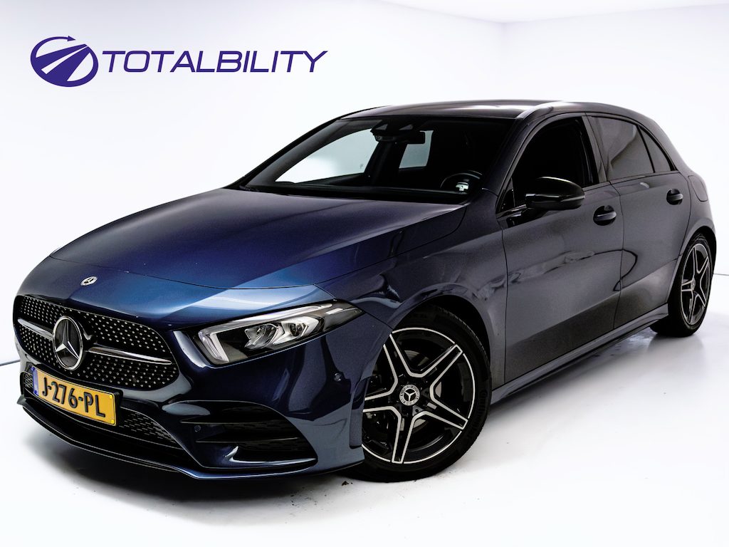 Mercedes-Benz A-klasse 180 Business Solution AMG | Panoramadak | Navigatie | Camera | PDC V+A | Stoelverwarming | Live Traffic Camera, Privacy Glas, Apple Carplay/ Android Auito