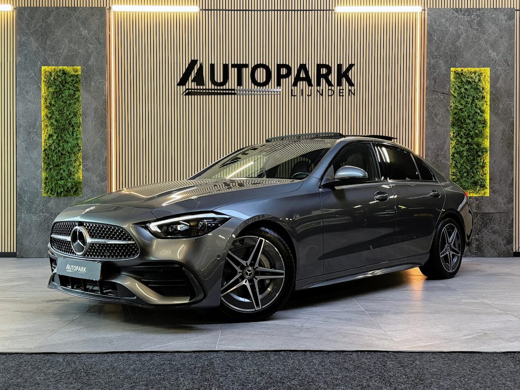 Mercedes-Benz C-klasse 300 AMG Line |PANO|BURMESTER|360 CAMERA|SFEERVERLICHTING|DODEHOEK|CARPLAY|DEALER ONDERHOUDEN|259PK|VOL!