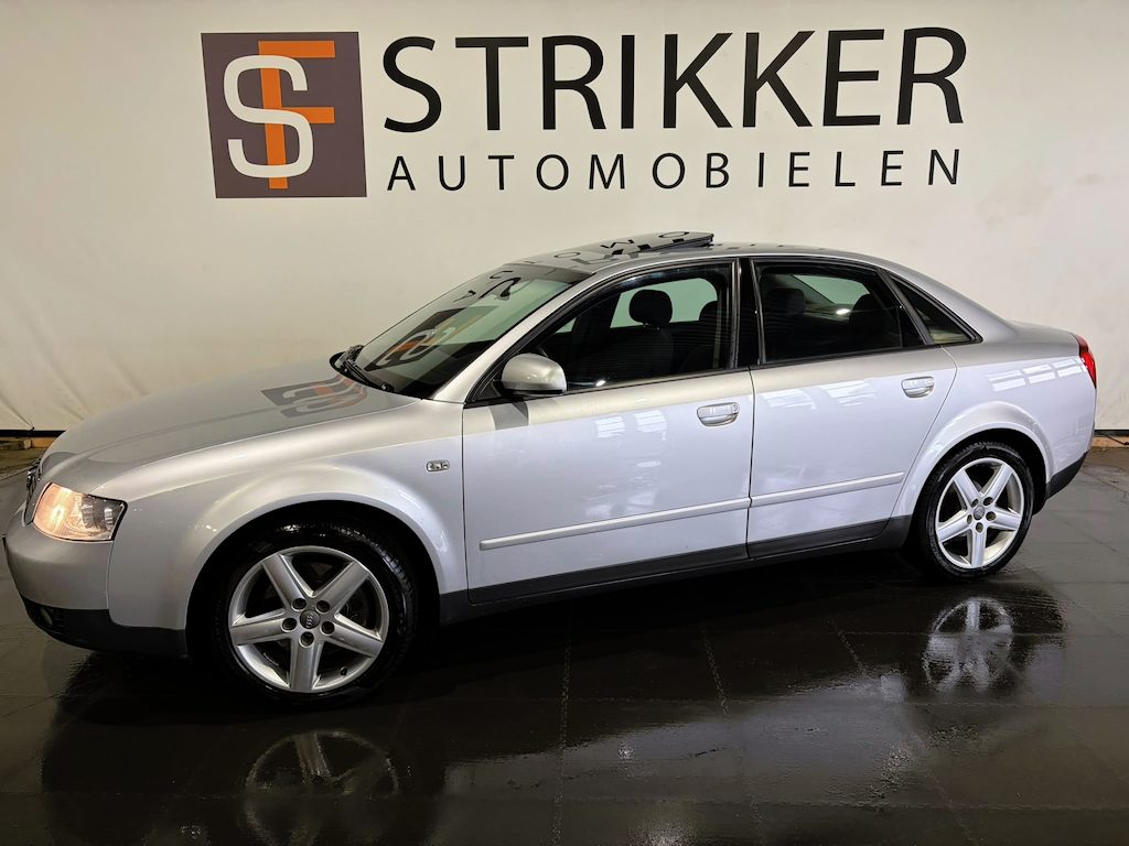 Audi A4 Limousine 2.4 V6 | Schuifdak | Trekhaak | Zeer netjes