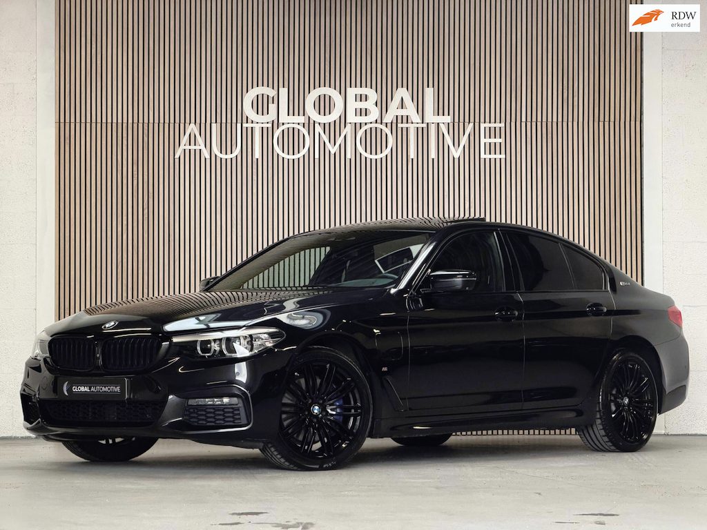 BMW 5-Serie 530e iPerformance High Executive - M PAKKET - NAPPA LEDER - SCHUIFDAK - 19'' - HEAD UP DISPLAY