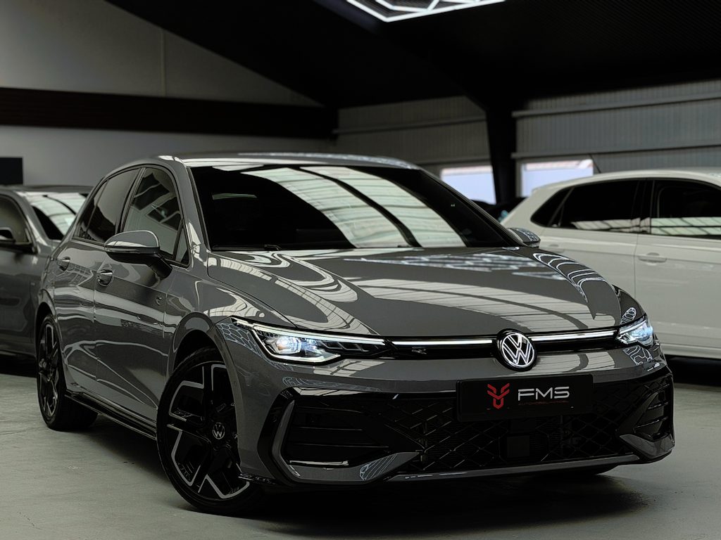 Volkswagen Golf 1.5 TSI 3x R-Line Facelift CarPlay Camera