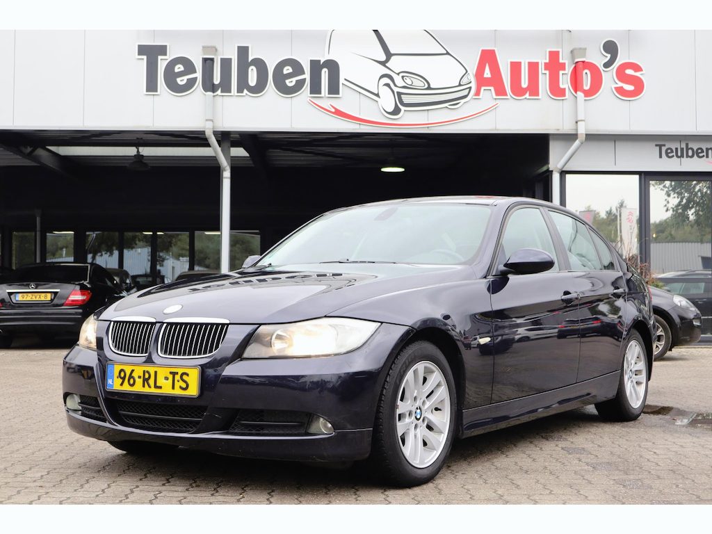 BMW 3-Serie 320i Dynamic Executive | Sportstoelen | Climate control | Cruise control | Trekhaak | Lederen/stof bekleding