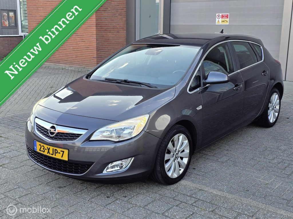 Opel Astra 1.4 TurboCosmo_140pk_Pas G.beurt geweest