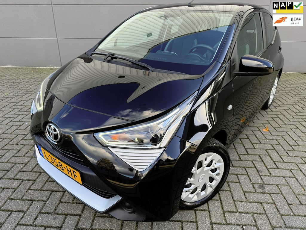 Toyota Aygo 1.0 VVT-i x-play*CAMERA*NAVI*ELKT-RAAM*AIRCO*NEW APK*NAP