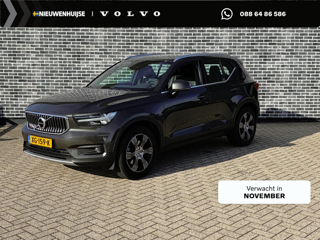 Volvo XC40 2.0 T4 Inscription | Trekhaak | Panoramadak | Lederen Bekleding | Alarm | Achteruitrijcamera | Elektrische Achterklep | Elektrisch Verstelbare Voorstoelen | Stoelverwarming voor en achter | Parkeerverwarming | Cruise Control Adaptief | BLIS | Navigatie