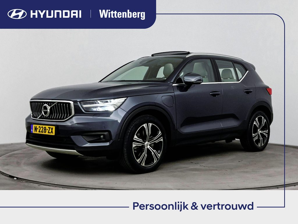 Volvo XC40 1.5 T5 RECHARGE R-DESIGN | SUPERDEAL! | SCHUIFDAK | CHIQUE LEDER IVOOR INTERIEUR | H&K AUDIO | CAMERA | NAVI | 19'' LM VELGEN | VERWARMDE VOORSTOELEN |