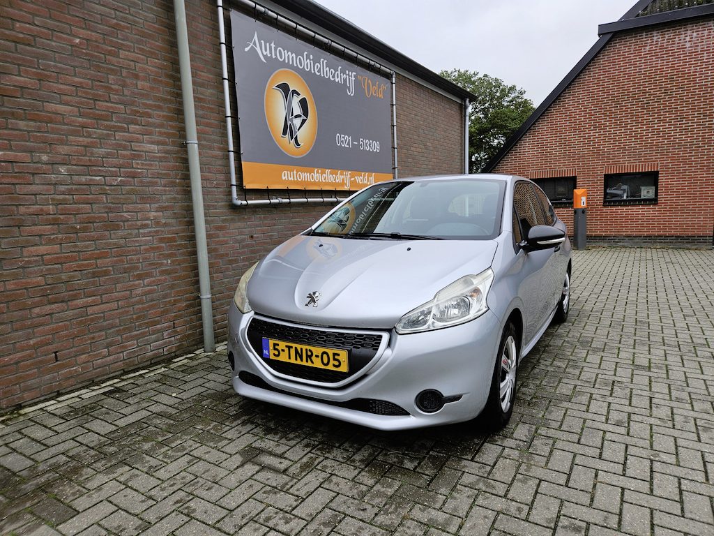 Peugeot 208 1.0 VTi Access (tik in de motor)
