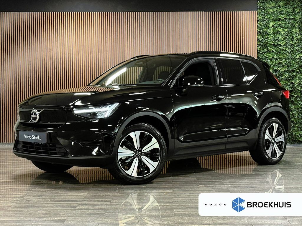 Volvo XC40 Recharge Plus | Trekhaak | All Season banden | Adaptieve Cruise Control | Stoel en Stuurwielverwarming | 19 inch | Parkeercamera | Pilot Assist | BLIS Dode Hoek Detectie | Textiel City Canvas bekleding | Zitting verlenging voorstoelen | Google Infotainment | Keyless Drive | Parkeersensoren voor+achter | Warmtepomp | Privacy Glass | Elektrisch bedienbare achterklep | DAB Radio | Apple Carplay/Android Auto | Draadloos telefoon opladen | Volvo On Call met mobiele App functie |