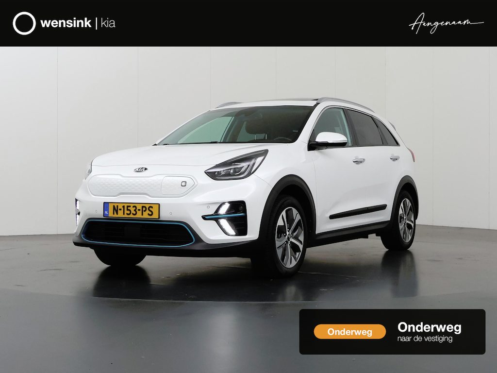 Kia Niro EV e-Niro ExecutiveLine 64 kWh | Trekhaak | Schuifdak | Stoel/Stuurverwarming | Adaptieve Cruise Control | Leder | JBL Audio | Achteruitrijcamera | Memory Seats |