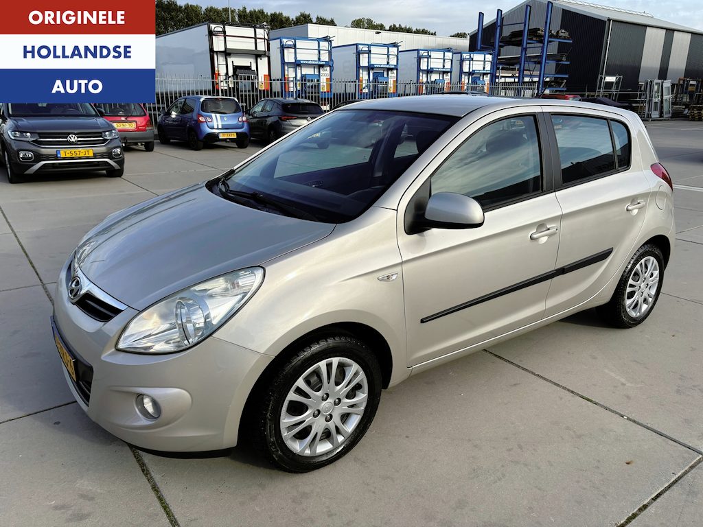 Hyundai i20 1.4i DynamicVersion VOL Automaat Airco Nieuw!