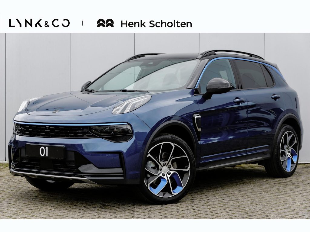 Lynk & Co 01 262PK | Donkere Hemelbekleding | Panoramadak | 360 Graden camera | Elektrische bestuurdersstoel met geheugen | Stoelverwarming | Stuurverwarming | Actieve bochtverlichting | Adaptieve Cruise Control | Stuurassistent | Lane Assist | Navigatie | Elektrische Achterklep | Keyless Entry | Dodehoekassistent
