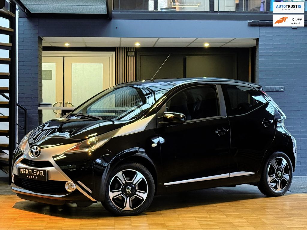 Toyota Aygo 1.0 VVT-i x-wave Automaat Camera Airco Lederen Stoelen