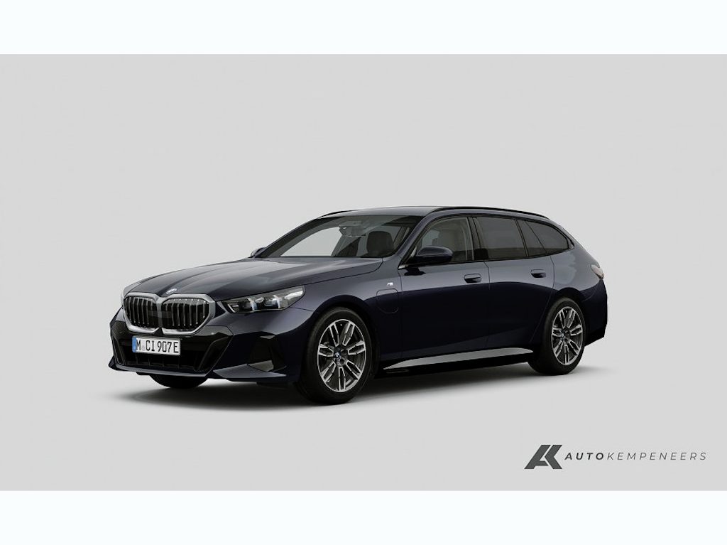 BMW 5-Serie 530 530e xDrive Touring M Sport | Trekhaak | Camera | Stoel/Stuurverw. | 19' Inch |