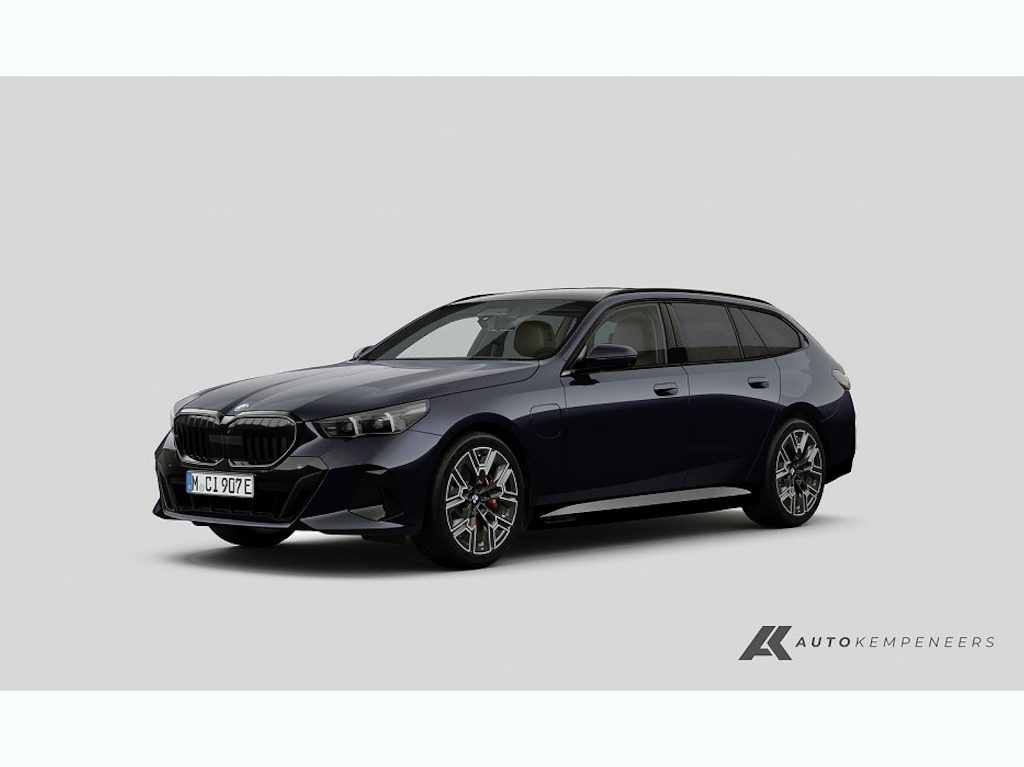 BMW 5-Serie 550e xDrive Touring M Sport Pro | Panorama | Comfort Seats | Driving Ass. Plus | 360 Camera | Trekhaak | Harman/Kardon | Stoelvent. | 20' Inch |