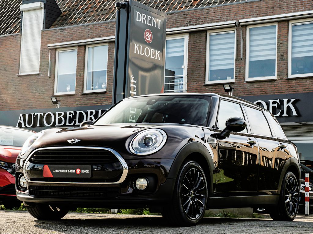 MINI Clubman 1.5 Cooper Chili Serious Business 17 INCH STOELVERW LED CRUISE NAVI BI-TONE HALF LEDER