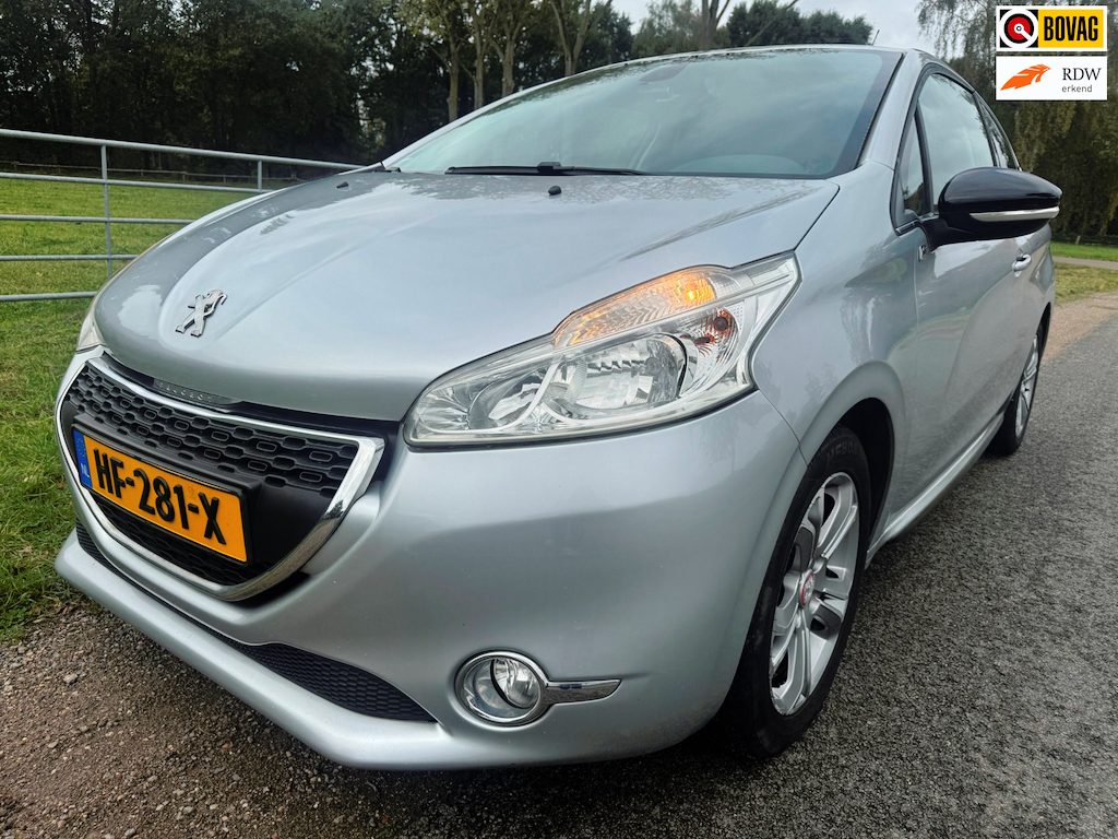 Peugeot 208 1.2 VTi Envy navigatie|climate control|cruise control|half leder