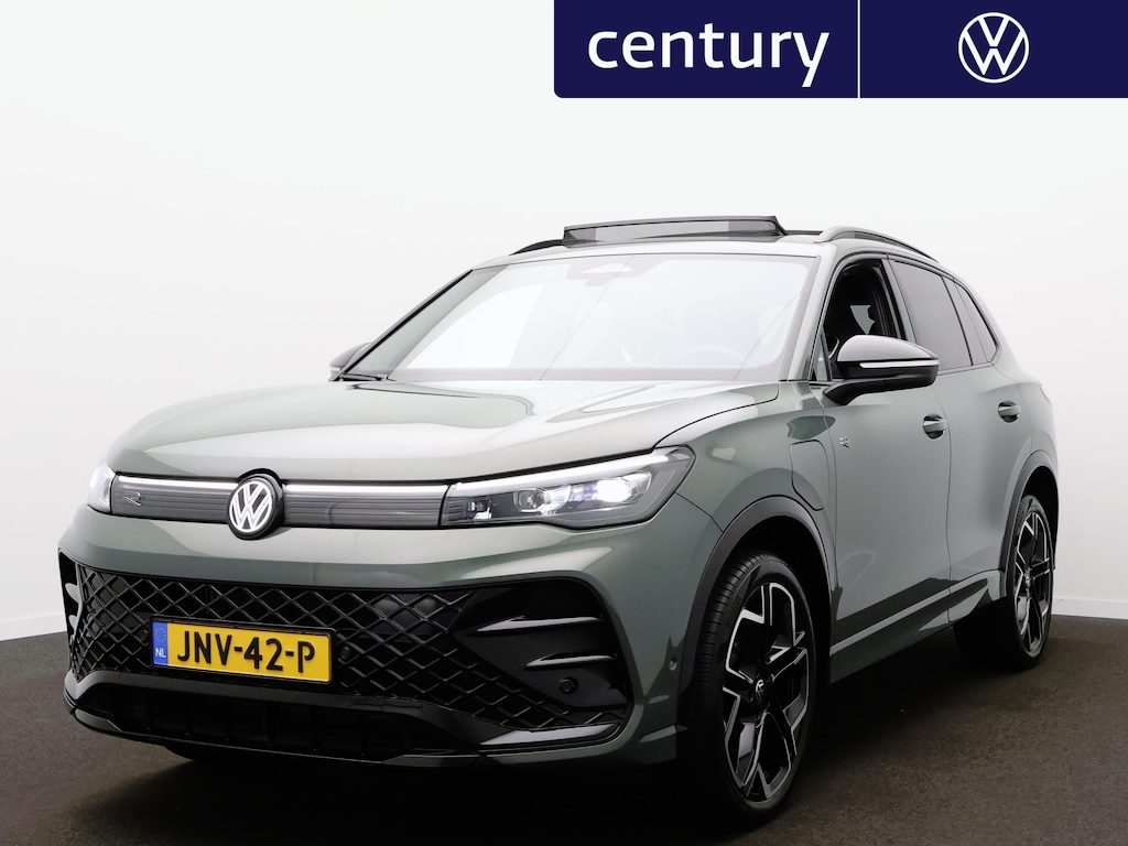 Volkswagen Tiguan 1.5 eHybrid R-Line Edition 204pk - 20 Inch - Panoramadak - Trekhaak - Navigatie