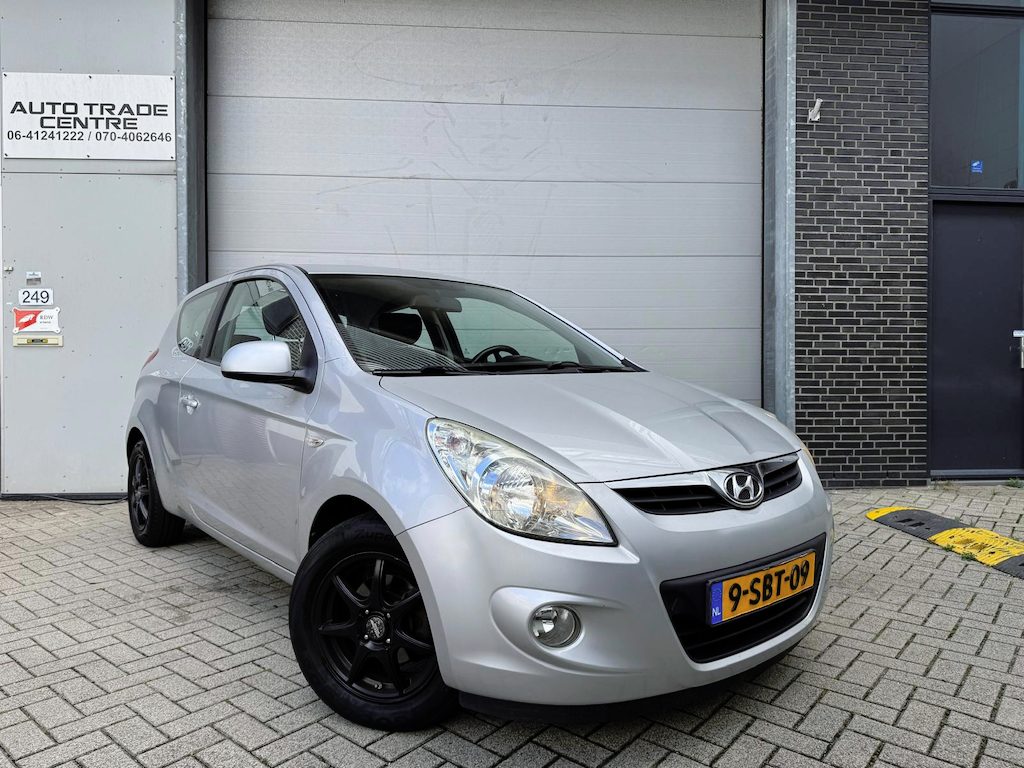 Hyundai i20 1.4i DynamicVersion [AUT | Airco | Elek. pakket]
