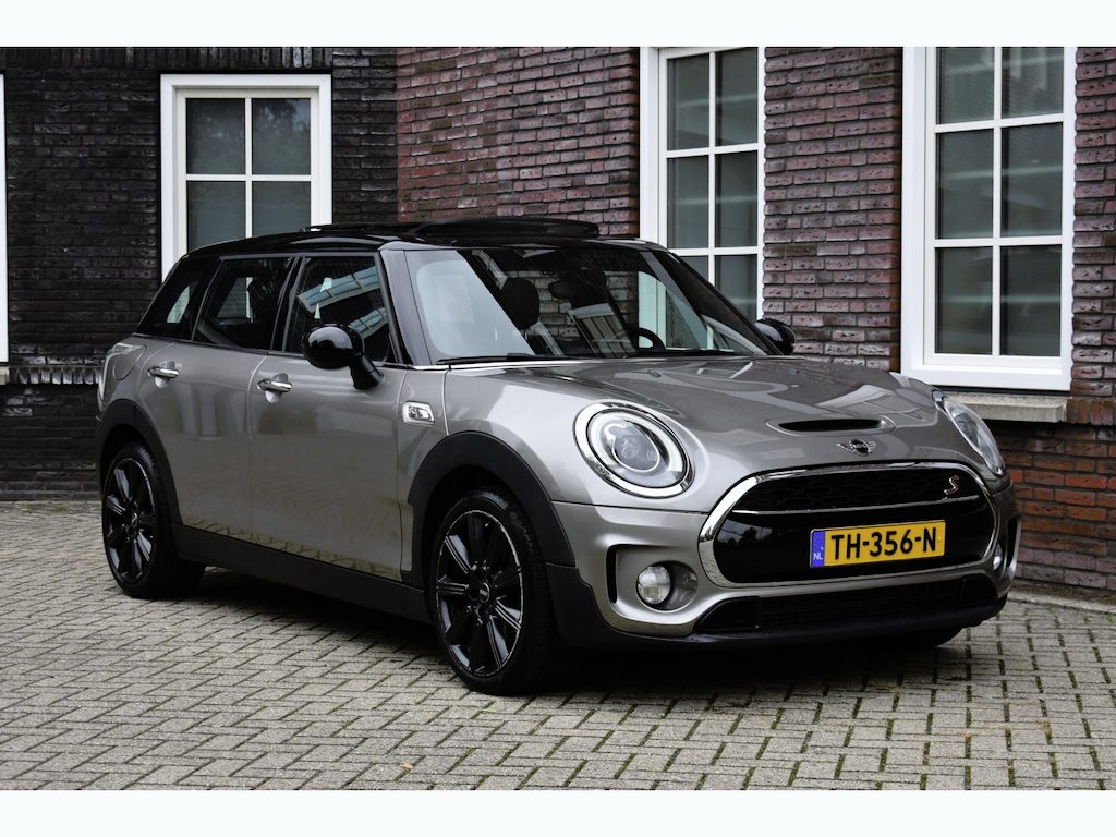 MINI Clubman Cooper S 2.0 Cooper S clubman Salt Serious Business | Dealer onderhouden | Panoramadak | Wij zijn op afspraak geopend! Graag bellen voor uw komst.