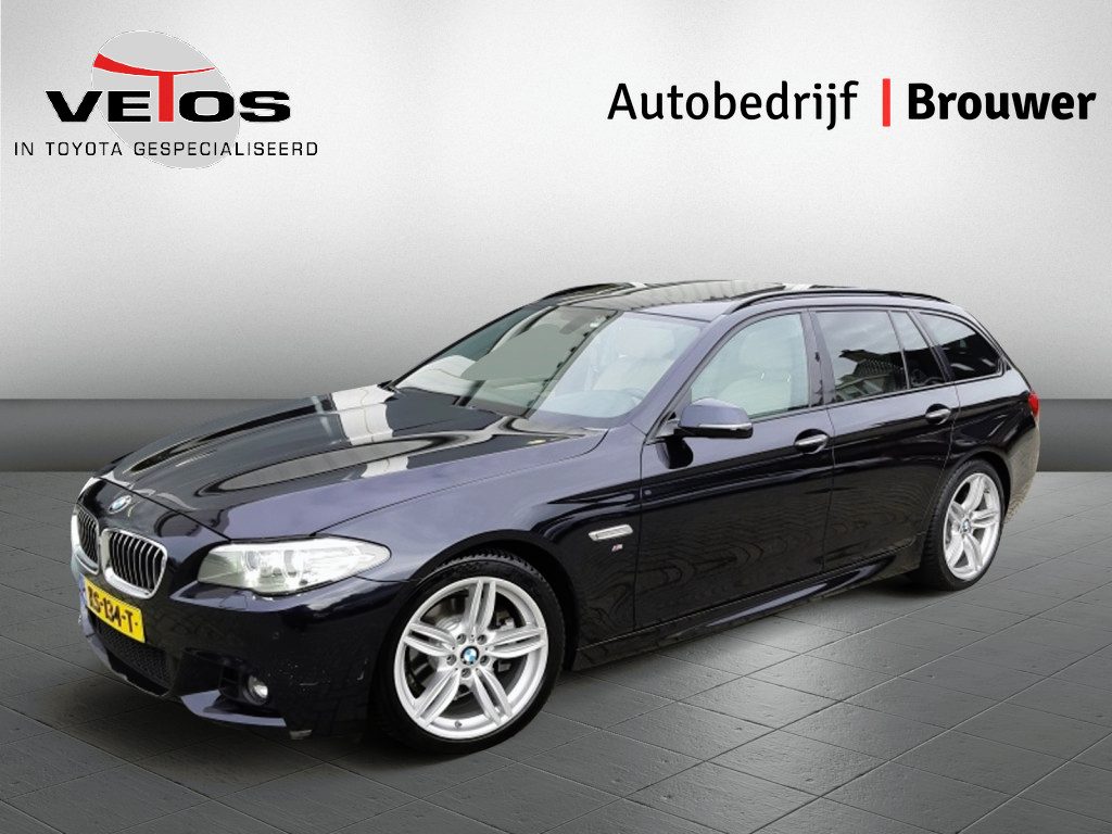 BMW 5-Serie Touring 520i M Sport High Executive Pano.dak/navigatie/Wit leder