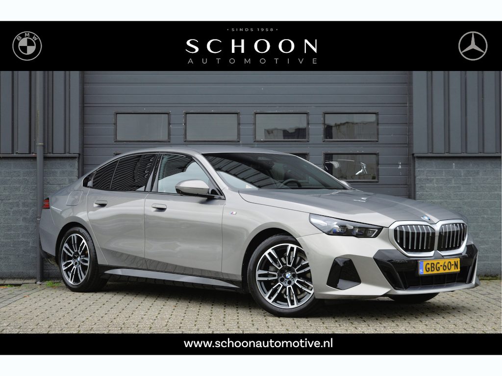 BMW 5-Serie 520i M-PAKKET | ACC | 360 CAM | HUD | H&K |