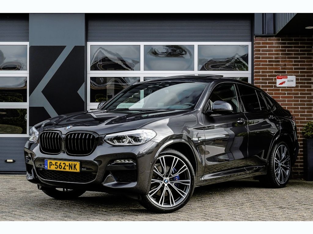 BMW X4 xDrive30i M Sport | Panoramadak | M-Seats | HUD | Camera | Trekhaak | 21' Inch |