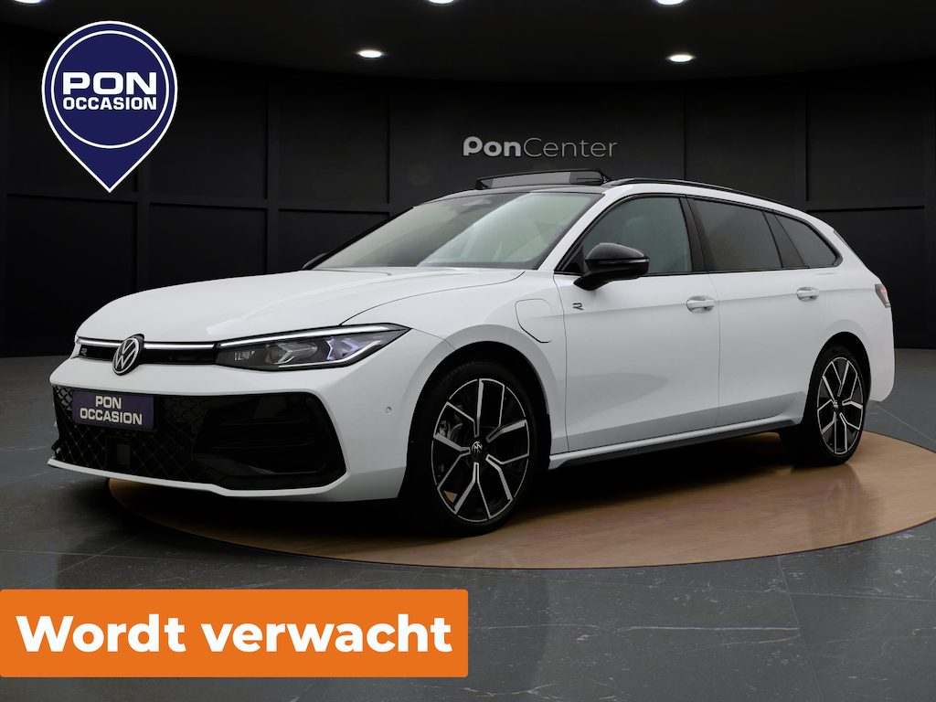 Volkswagen Passat Variant 1.5 eHybrid R-Line 272 PK | Pano dak | Trekhaak | Leder | 19" | Head Up Display | Harman Kardon |