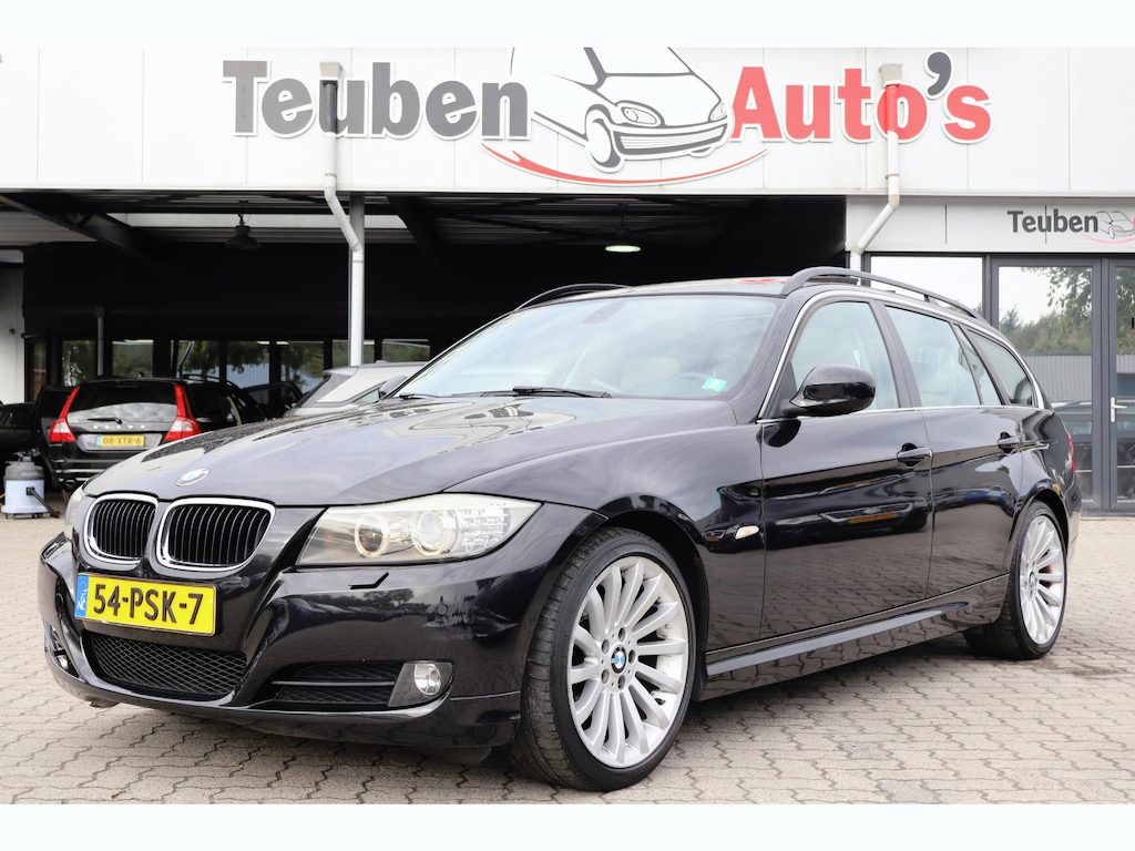 BMW 3-Serie Touring 318i High Executive | Elektrisch glazen panorama-dak | Lederen bekleding | Xenon