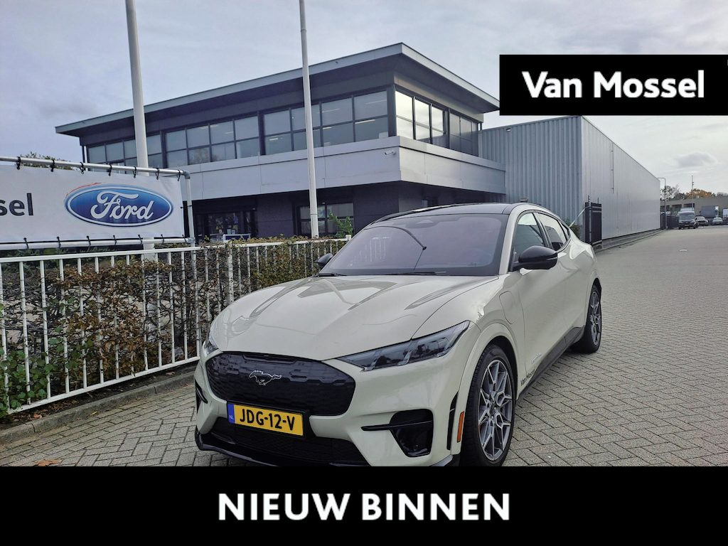 Ford Mustang Mach-E GT Extended AWD 91 kWh | Stuurverwarming | Stoelverwarming | Achteruitrijcamera | Adaptieve Cruise Control | Lane Assist | Bang en Olufsen | Panoramadak | 20 '' LMV | Betreft Rijdende Demo Informeer Naar Beschikbaarheid En Actuele Kilometerstand |