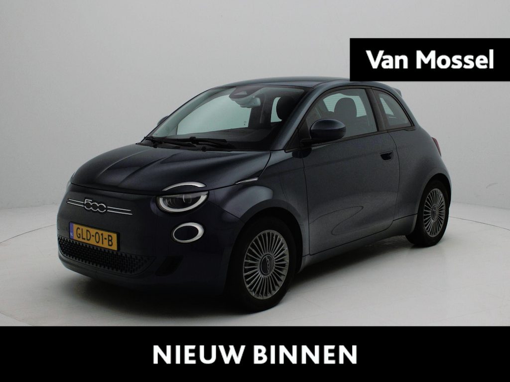 Fiat 500 RED 42 kWh | Apple Carplay/Android Auto | Achteruitrijcamera | Stoelverwarming | Lichtmetalen Velgen |