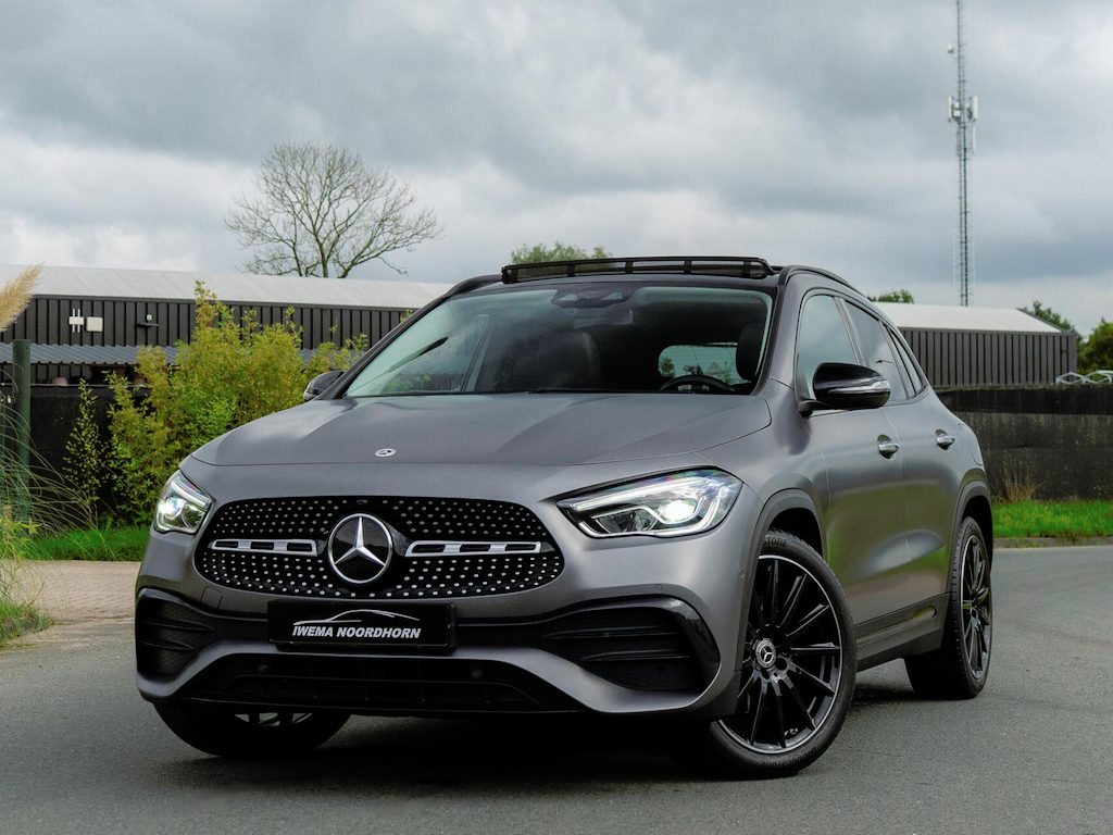Mercedes-Benz GLA 250 AMG|Panoramadak|Keyless|Dodehoek assis.|Stoelverw.|Carbon interieur|Night pakket|Magno lak|