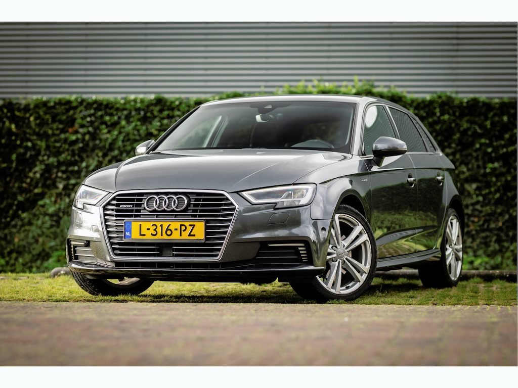 Audi A3 Sportback 1.4 E-tron Sport S Line 204Pk Automaat | BANG&OLUFSEN AUDIO, CAMERA, KEYLESS ENTRY, MASSAGE STOEL, DIGITAL COCKPIT, ADAPTIVE CRUISE CONTROL, DODEHOEK DETECTIE, STOELVERWARMING, STANDKACHEL, VOLLEDIG ONDERHOUDEN |