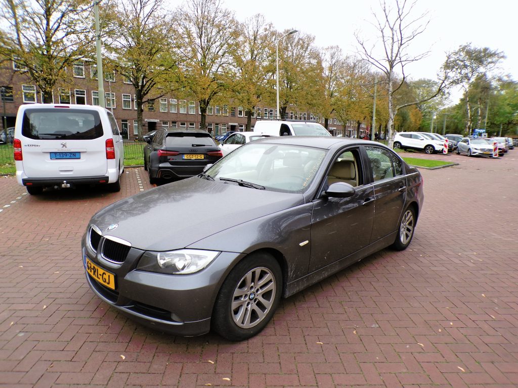 BMW 3-Serie 320i Dynamic Executive APK TOT 14-6-2027.... LEES OMSCHRIJVING.....